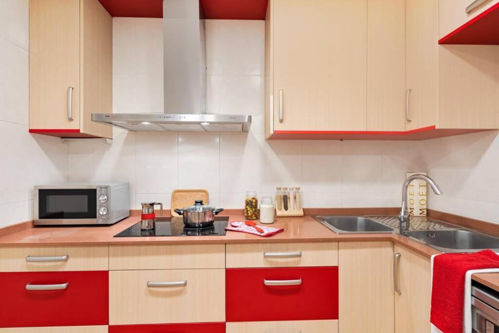Lodging Apartments Villa De Gracia 2 Bedroom Cozy Apartment Барселона Экстерьер фото