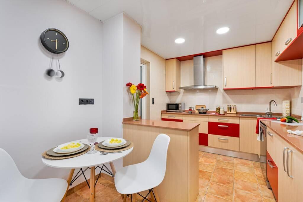 Lodging Apartments Villa De Gracia 2 Bedroom Cozy Apartment Барселона Экстерьер фото