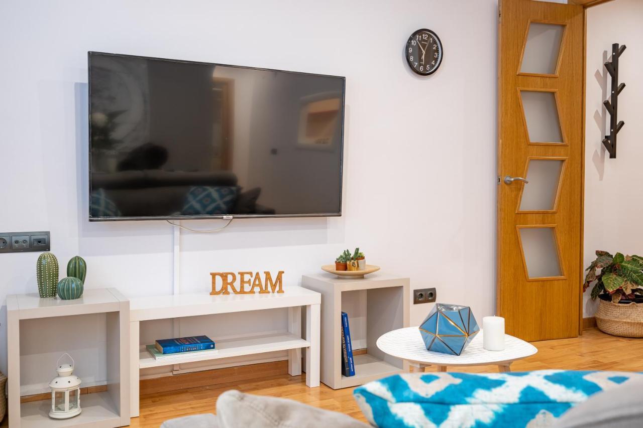 Lodging Apartments Villa De Gracia 2 Bedroom Cozy Apartment Барселона Экстерьер фото